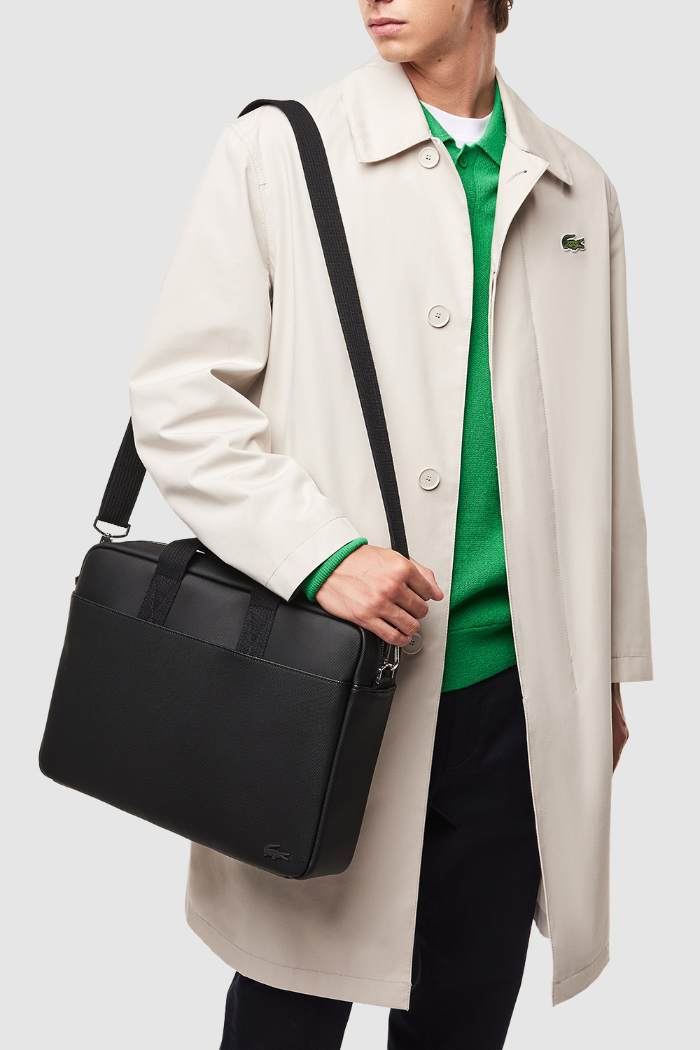 תמונת כל הלוק של תיק נשיאה